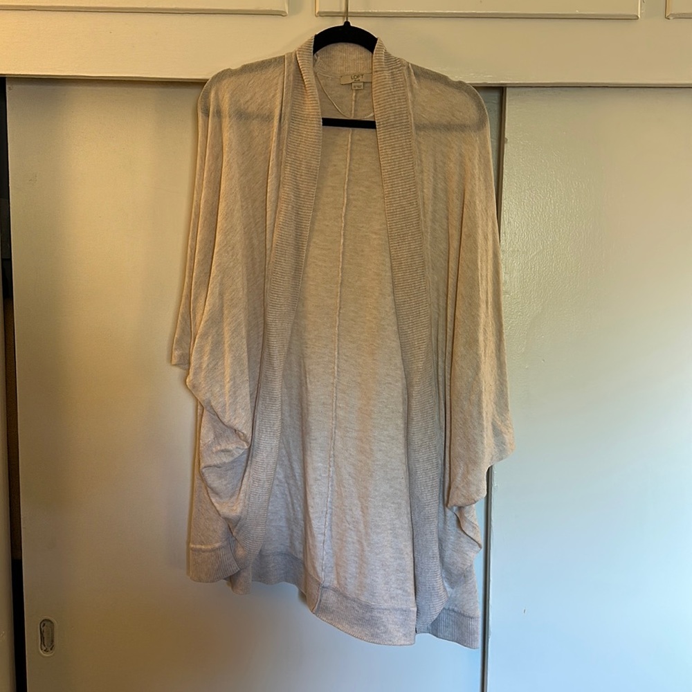 Loft cream shrug one size plus Euc
